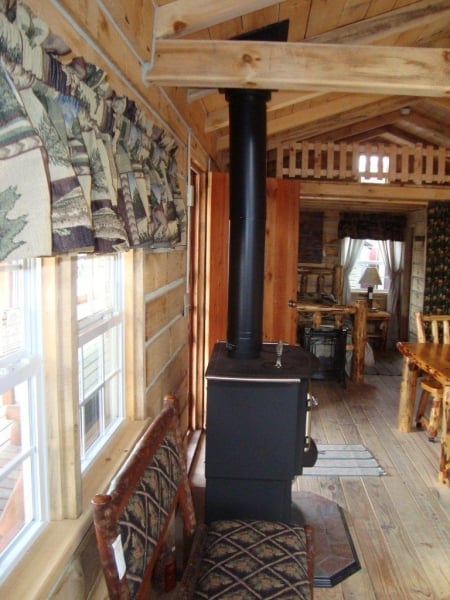 amish-cabin-stove
