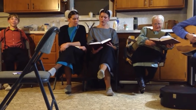 Lancaster Amish Family Evening Singing At Home (Video)