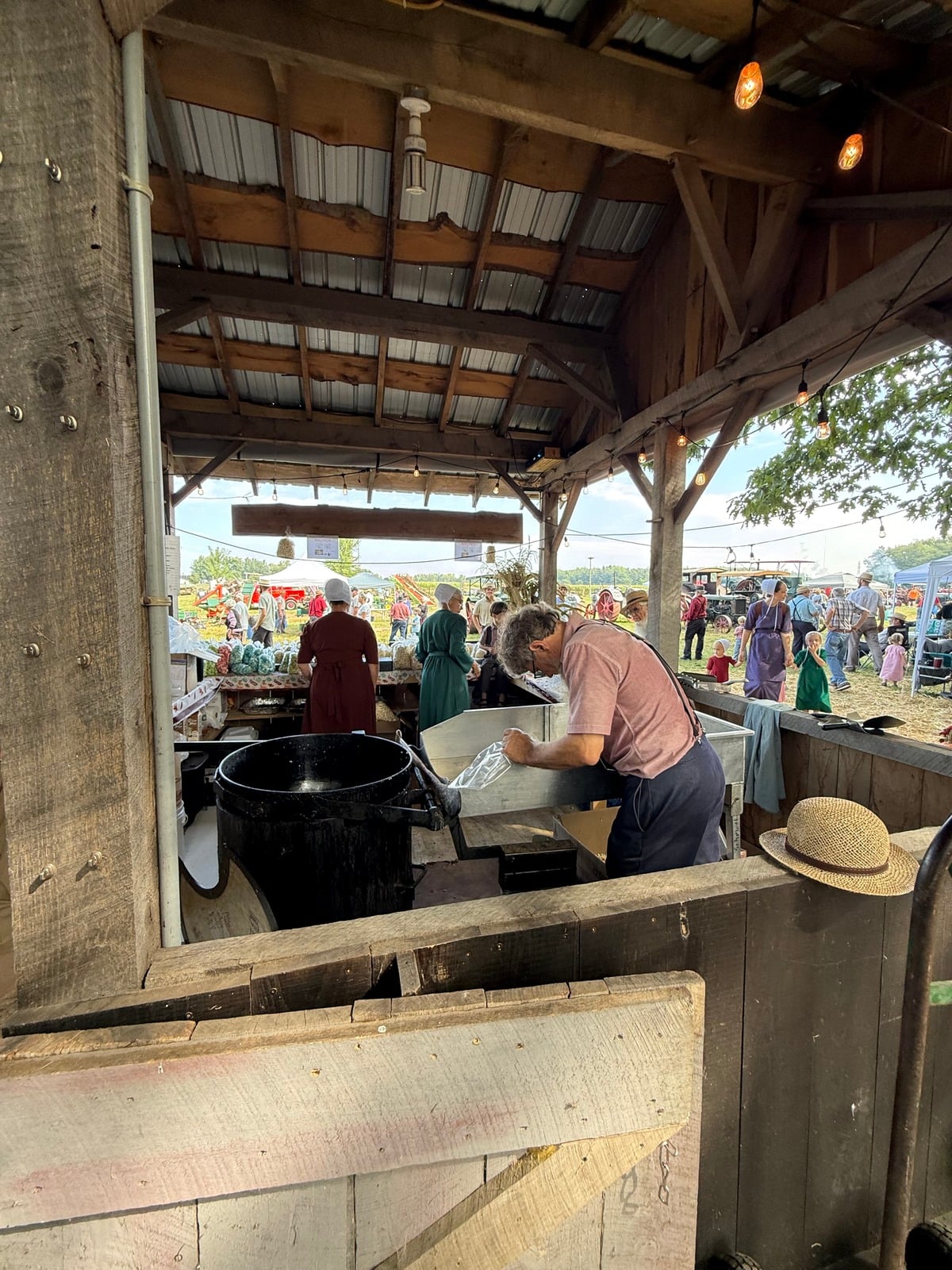 Amishman bagging kettle corn inside the stand at Rentown Old Fashion Days