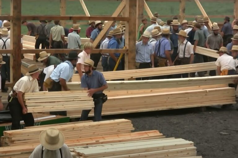 The Amish Barn Raising (14 Images & Excellent Documentary) - Amish America