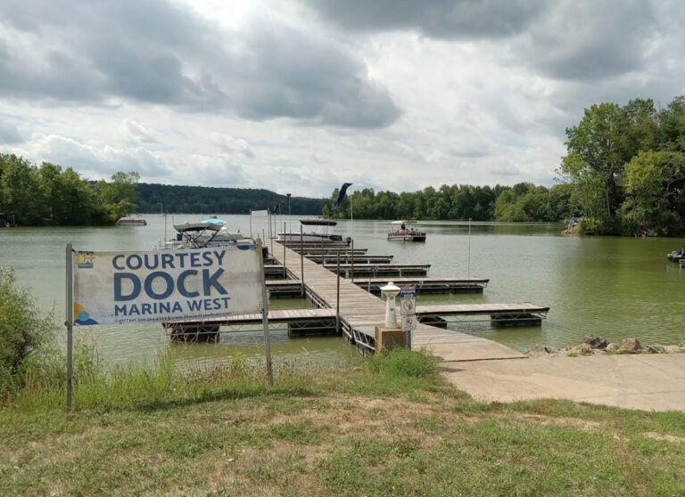 Sheriff: Amish Father in Ohio Lake Incident Intentionally Drowned Himself; Investigators Believe Mother Put Child In Water
