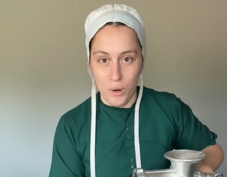 Lovina Zook Left The Amish And Now Shares Her Recipes With 6 Million Followers — Without Breaking Eye Contact