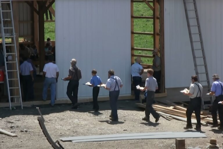 The Amish Barn Raising (14 Images & Excellent Documentary) - Amish America
