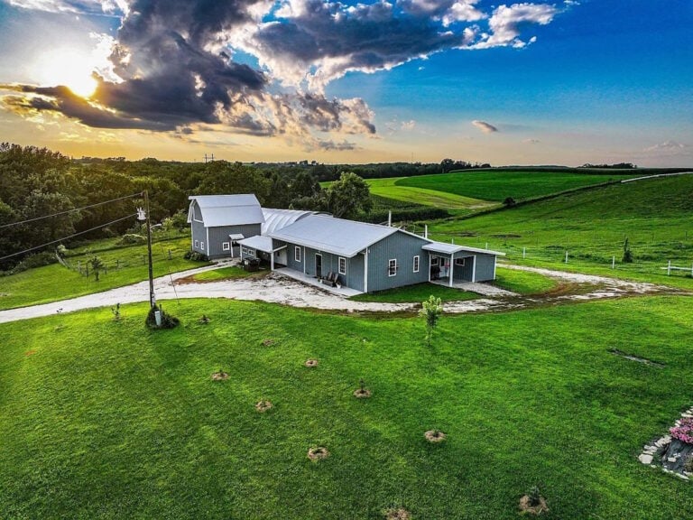 Inside A Small But Vibrant Amish “Shop” Home (17 Photos)