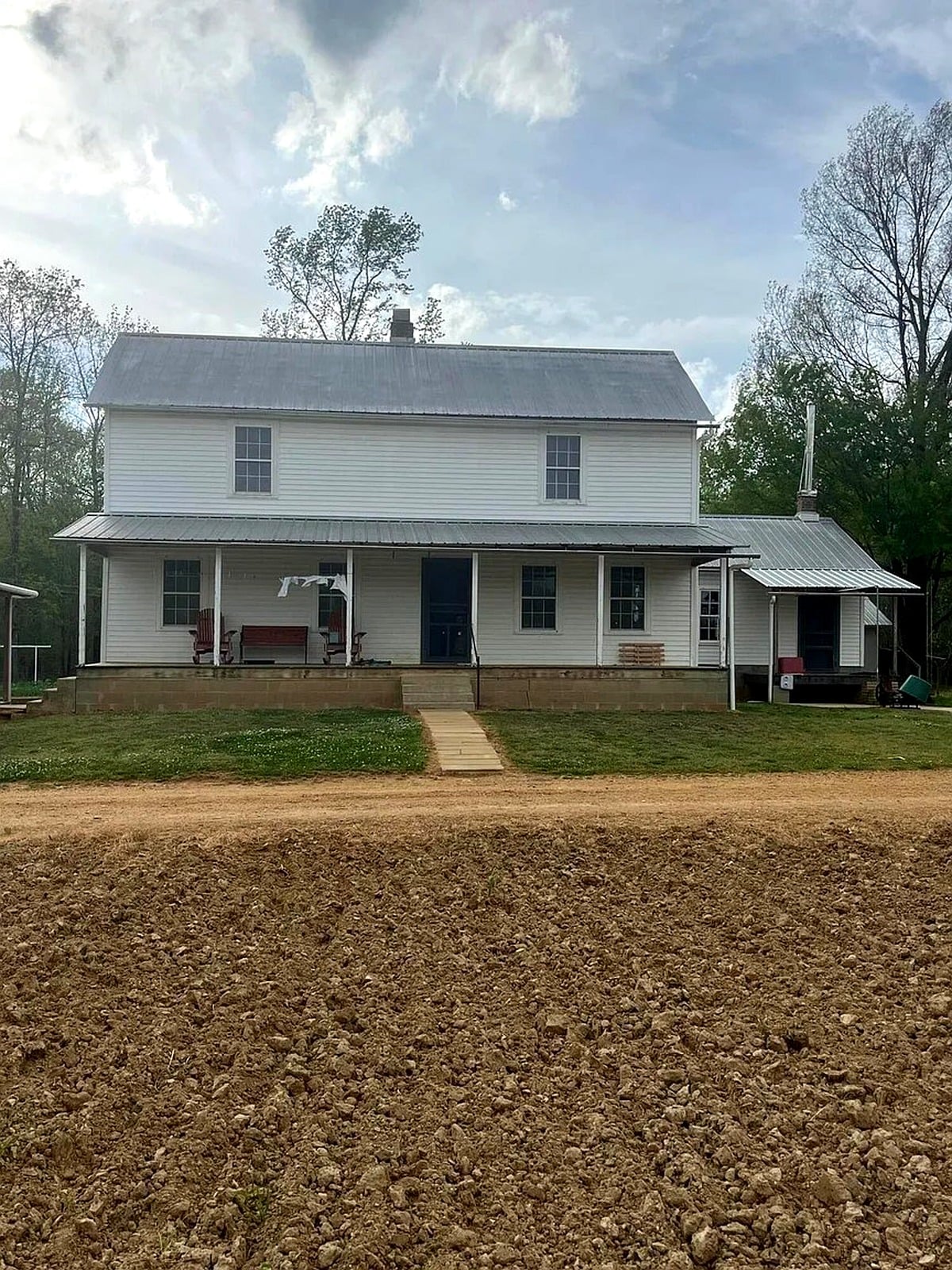 Front facade of a Swartzentruber Amish home for sale in Randolph, Mississippi
