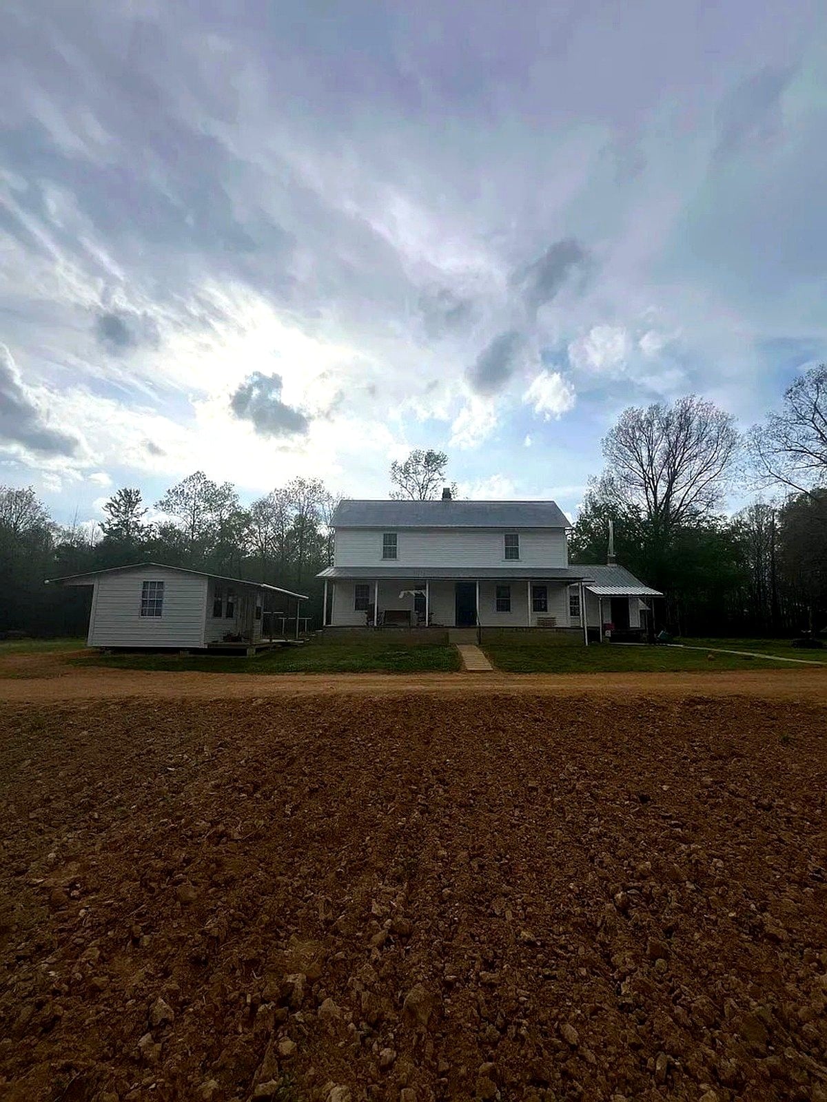 Amish farmhouse in Randolph, Mississippi under dramatic evening sky