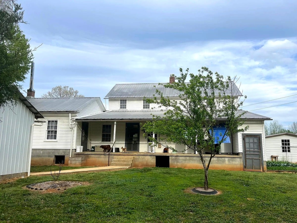 Rear view of Amish home in Mississippi with dogs on the porch