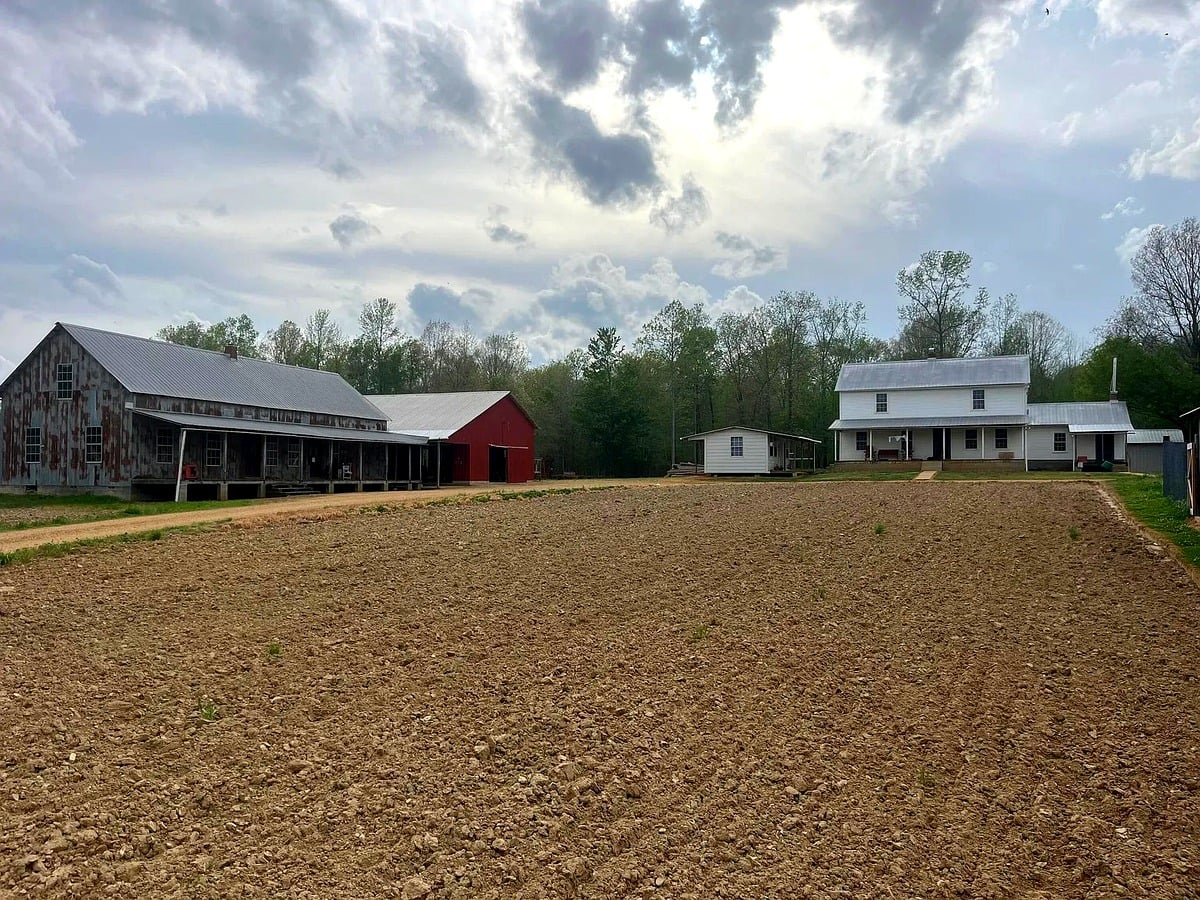 Amish homestead compound in Randolph, Mississippi with furniture shop, red barn, and farmhouse