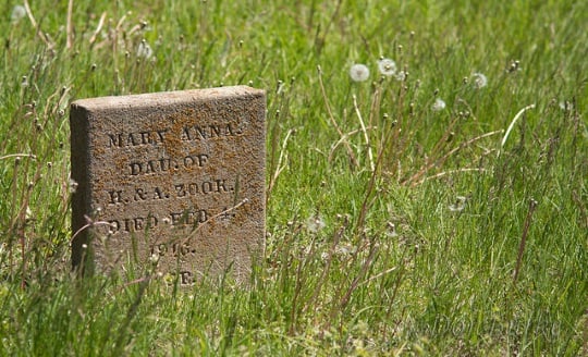 old-tombstone-garnett