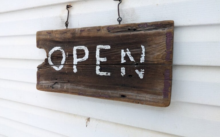 Inside A Charming Backroad Amish Bakery (28 Photos)