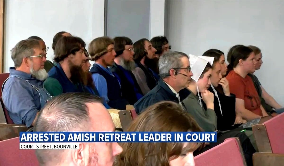 Sam Shetler Court Appearance — Boonville, Missouri Amish men and women seated in courtroom gallery at Sam Shetler hearing in Boonville, Missouri