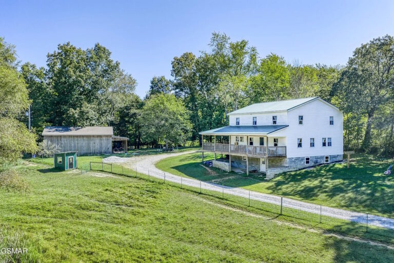 Inside A Half-Million-Dollar Amish Home (29 Photos)