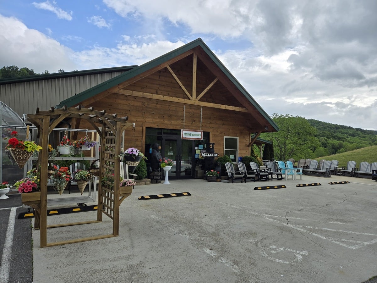 Walker Valley Market exterior Pearisburg Virginia Amish