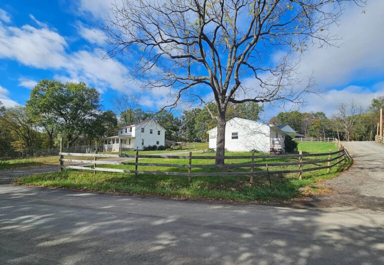 Inside A Half-Finished West Virginia Amish Home (20 Photos)