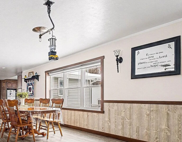 Inside A “Classic-Modern” Amish Home (26 Photos)